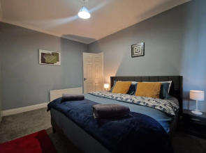 Apartment - Sleeps 4 - Parking - Wifi