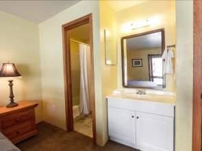 Sizeable Condo Free WiFi & Uncovered Parking by RedAwning