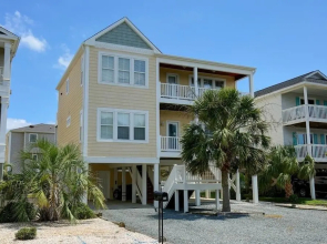 Casa De La Playa 4 Bedroom Home by RedAwning