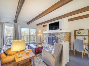 1 Mi to Skiing: Cozy Townhome in Beech Mountain!