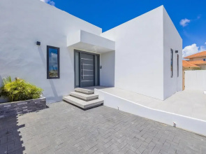 Brand NEW 3BR w Private Pool Walk to Palm Beach