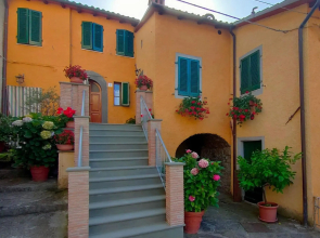 Cheerful holiday home in Poggio with private garden