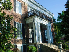 Bourbon Manor B&B