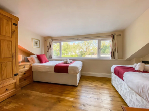2 Pound cottage