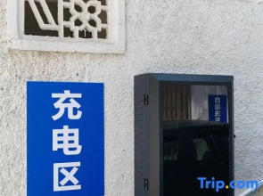 Hengdian Manduo Huaqi Meishu (Hengdian World Studios Pedestrian Street Store)