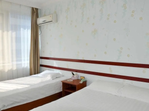 Dalian Yiju Hotel