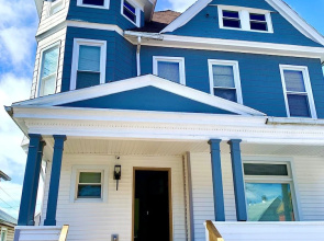 The Iron Scow - With Private Yard & Parking, Near Falls & Casino by Niagara Hospitality