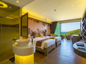 Crest Resort & Pool Villas