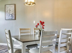 6 Mi to Dtwn Cincinnati: Dog-friendly Apt w/ Yard