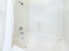 Super 8 By Wyndham Tulsa/Downtown/East