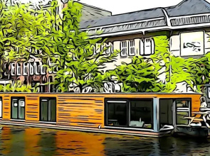 Private studio on houseboat in the centre!