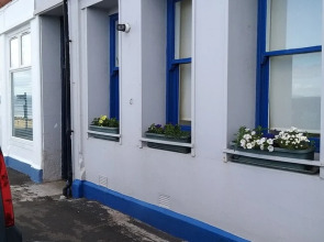 Captivating 1-bed Apartment sea Views,in Innellan