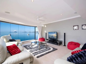 1 'Seaside Splendour' 137 Soldiers Point Road - beautiful unit on the waterfront