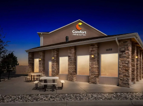Comfort Inn & Suites Near University of Wyoming