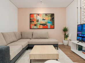 Trendy Apartment in Almughrizat