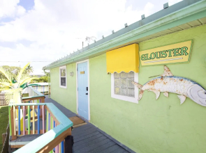 Sun Deck Inn & Suites