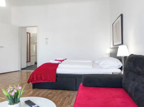 Lovely 2BR Apt Near Downtown
