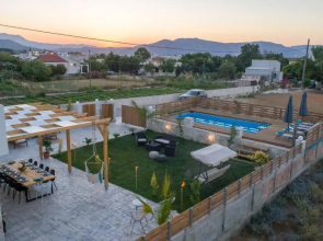 Villa 400 m from the beach 12 to 16 pers 2 pools