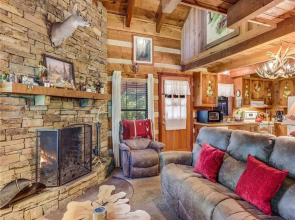 Fox Den 2 Bedroom Home with Hot Tub