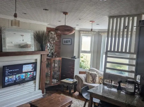 Folkestone - 1BR Apartment - Sauna - Pet Friendly