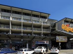 Gilligan's Backpackers Hotel & Resort