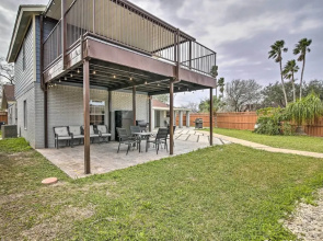 Patio & Balcony: Gulf Coast Retreat in Brownsville