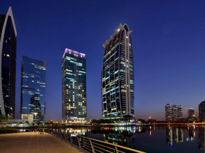 Oaks Liwa Heights Suites