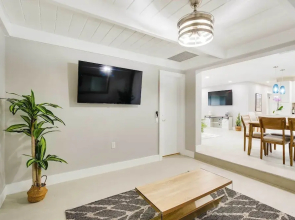 1 Mi to Pompano Beach: Home w/ Patio & Pool!
