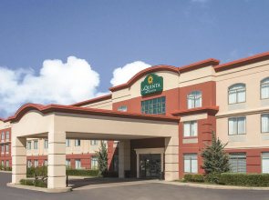 La Quinta Inn & Suites St. Louis Airport - Riverport
