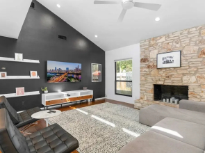 Close to Domain DT Shopping Chic Serene 3BR