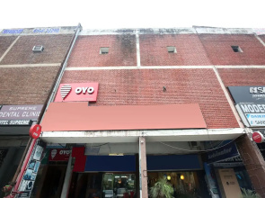 OYO 990 Hotel Paradise