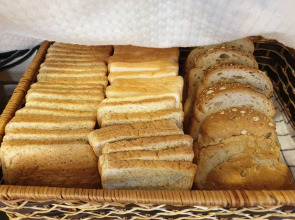 Boutique Poo-Yai Lee