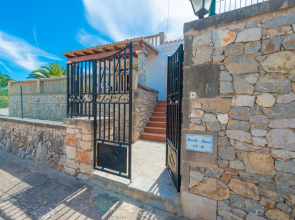 BARCELO-DANUS - Chalet with terrace in Porto Colom. Free WiFi