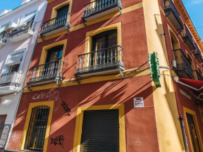Chiqui and Vicente Bright Apartment