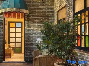 Sudi Courtyard