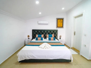 Flat with Shared Pool, Terrace and Jacuzzi in Kas
