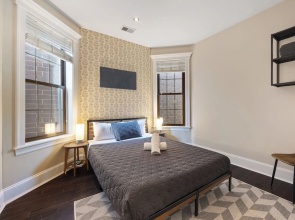 Wrigleyville Suites