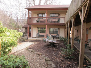 Jonathan Creek Inn and Villas
