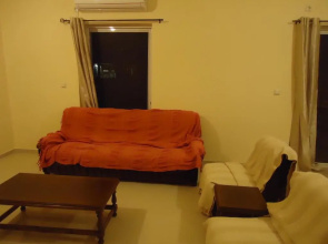 4 Beds, 1 Crib