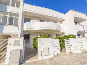 Holiday home with sea-view terrace in Castro-Bellaria PP