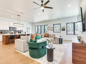 Hot Tub & Fire Pit: 'evergreen Escape' in Bastrop!