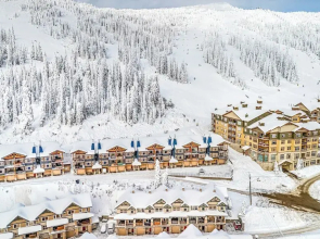 Treetop Getaway Ski In And Out Sleeps 10