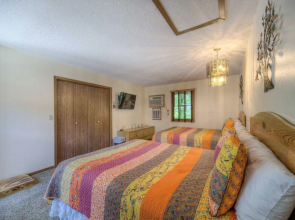 Cedar Wood Inn