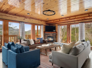Crystalline by Avantstay High Altitude Retreat! w/ Movie Theatre, Indoor Pool, Hot Tub & Views!