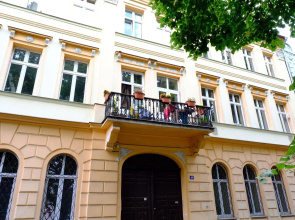 Luxury renovated apartment perfect for families