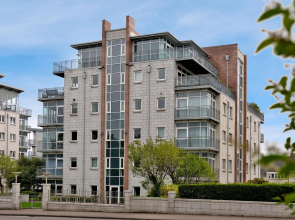 Deluxe and Secure Apartment Close to Aberdeen City Centre