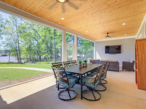 Spacious Lake Sinclair Vacation Rental w/ Dock!