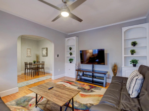 Spacious 2bd 1ba Free Parking 3D Tour