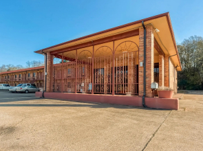 OYO Hotel Jefferson TX Hwy 59