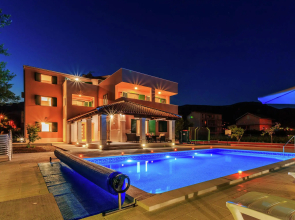 Comfortable Villa in Kaštel Novi with Pool